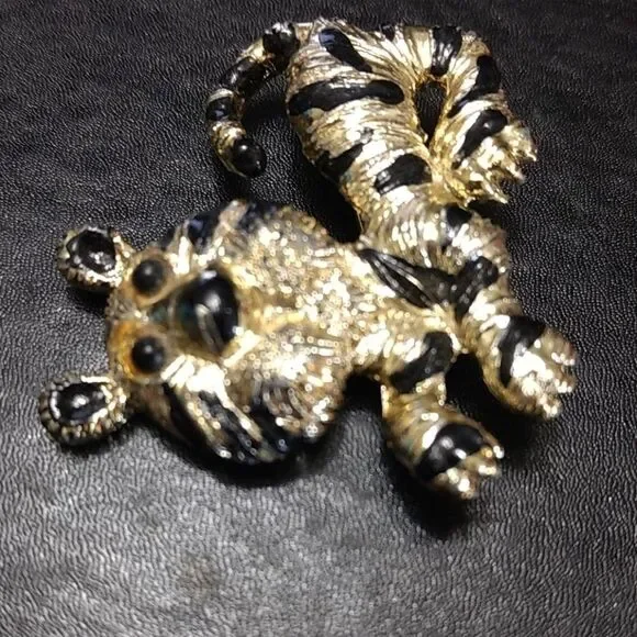 Gold tone tiger brooch - Picture 3 of 8
